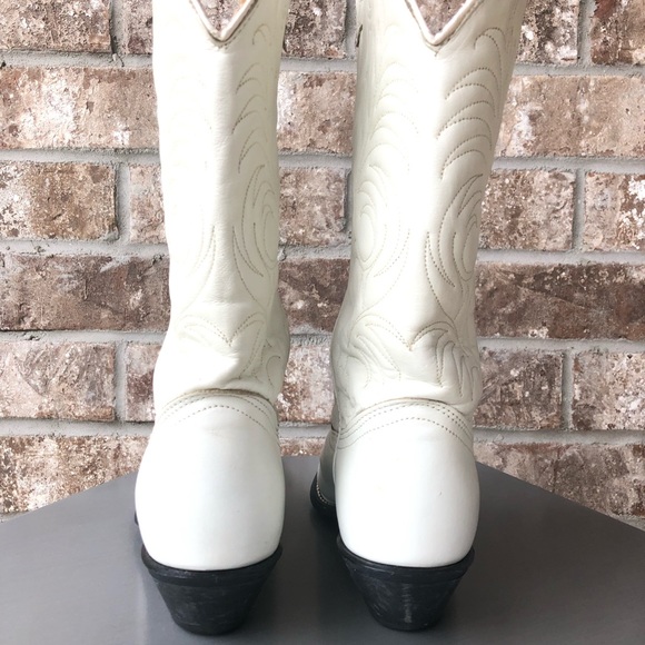 SOLD  Vintage ACME White Cowboy Boots - Picture 4 of 6